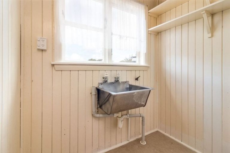 Photo of property in 27 Holland Street, Avonside, Christchurch, 8061