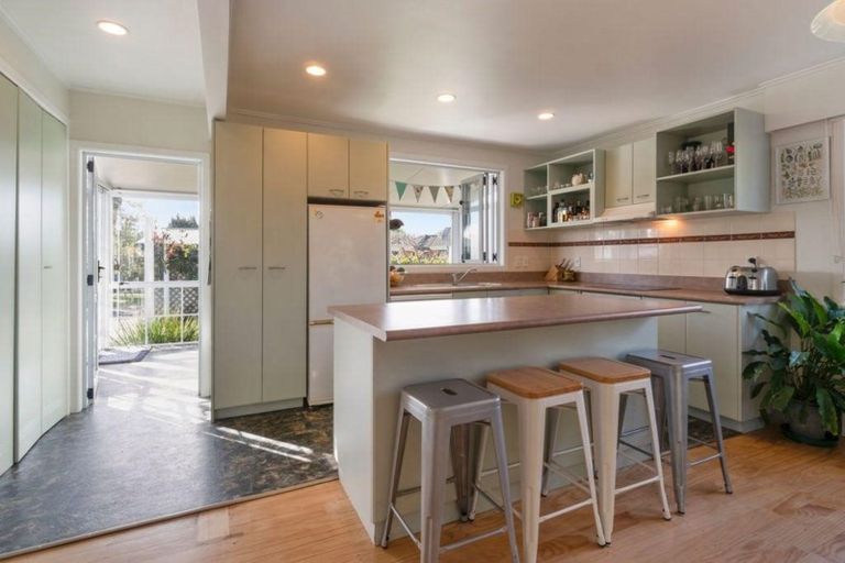 Photo of property in 19 Brennan Avenue, Te Atatu Peninsula, Auckland, 0610