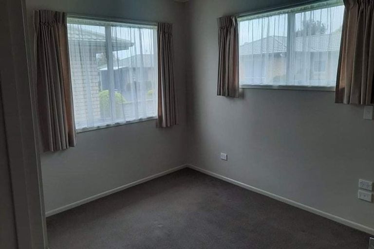 Photo of property in Amberley Park, 8/8 Village Place, Tuakau, 2121