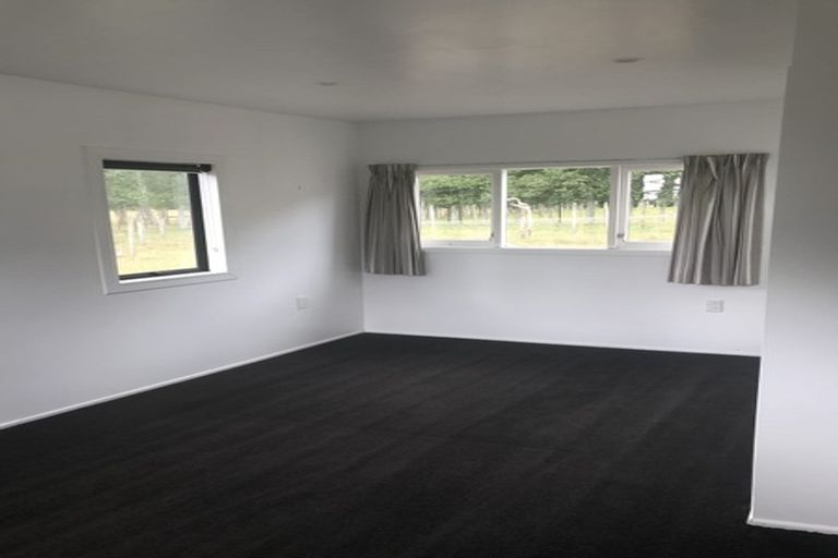 Photo of property in 60 Lathrope Road, Kumeu, 0892