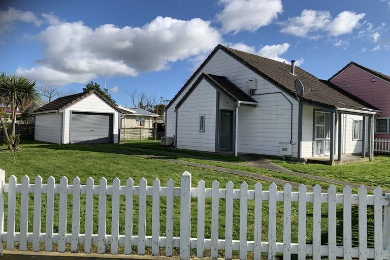 Photo of property in 1 Waimarie Park, Levin, 5510