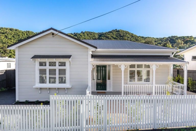 Photo of property in 95b Waikawa Road, Picton, 7220