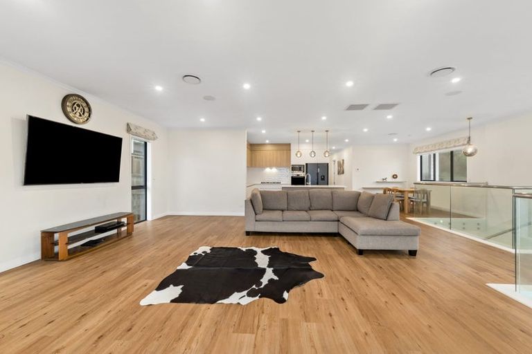 Photo of property in 19 Pacific Heights Road, Orewa, 0931