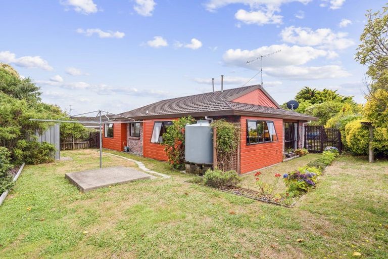 Photo of property in 14 Chilton Drive, Paraparaumu, 5032