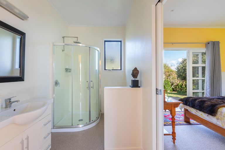 Photo of property in 66 Waiteitei Road, Wellsford, 0974