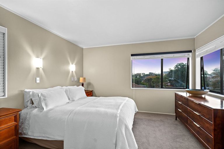 Photo of property in 2/6 Braemar Road, Rothesay Bay, Auckland, 0630