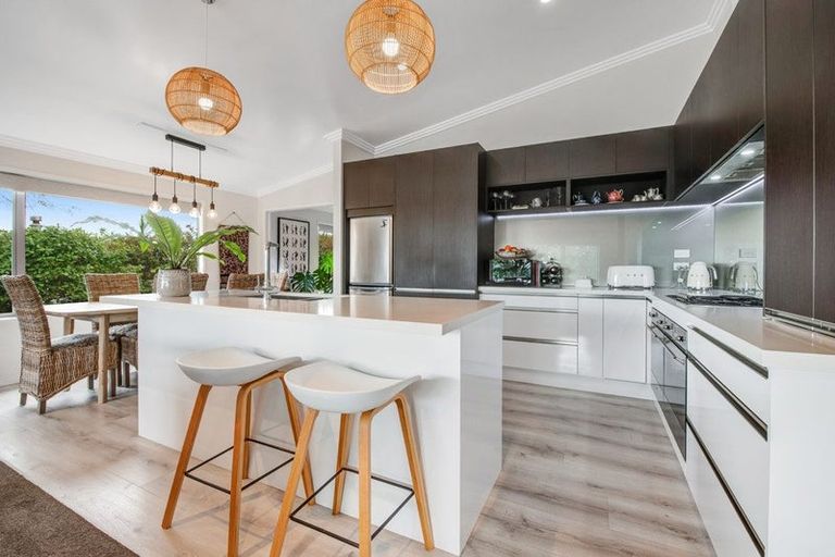 Photo of property in 88 Tiri Road, Tindalls Beach, Whangaparaoa, 0930