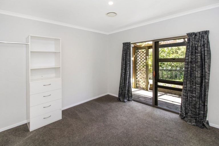 Photo of property in 5a Jensen Place, Frankleigh Park, New Plymouth, 4310