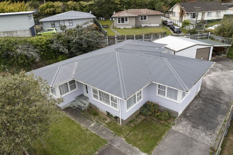 Photo of property in 15 Parenga Street, Wainuiomata, Lower Hutt, 5014