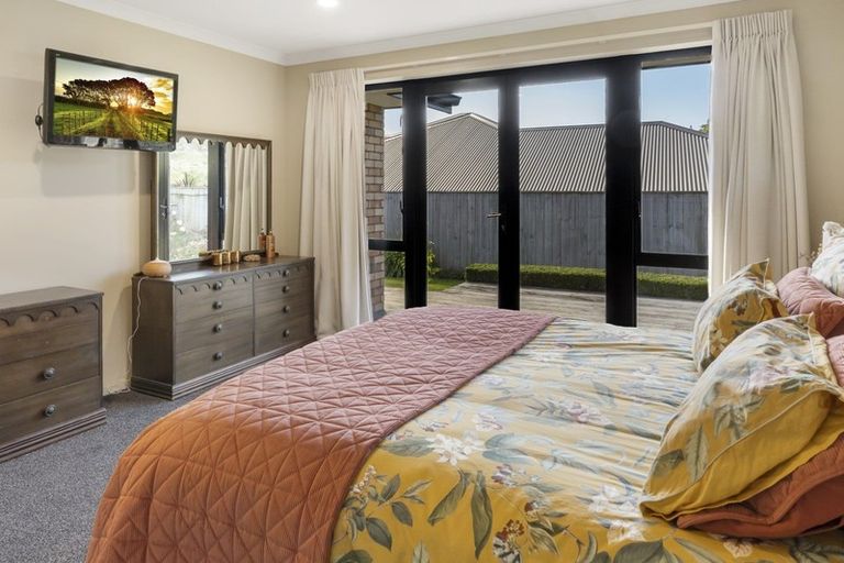 Photo of property in 17 Weka Place, Picton, 7220