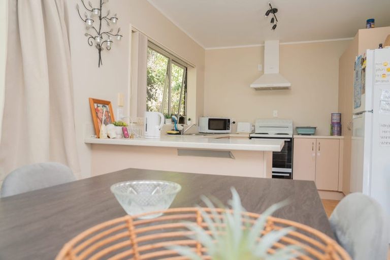 Photo of property in 100 Crawford Avenue, Mangere Bridge, Auckland, 2022