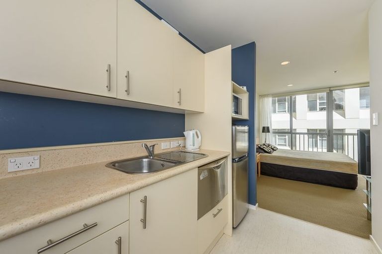 Photo of property in Terrace Heights Apartments, 2/163p The Terrace, Wellington Central, Wellington, 6011