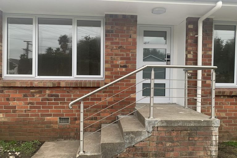 Photo of property in 2/300 Lake Road, Hauraki, Auckland, 0622