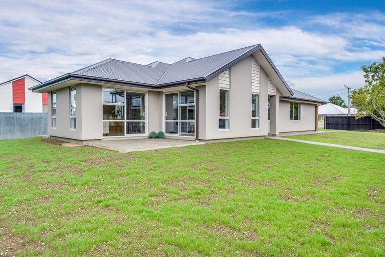 Photo of property in 71 Cuffs Road, Wainoni, Christchurch, 8061