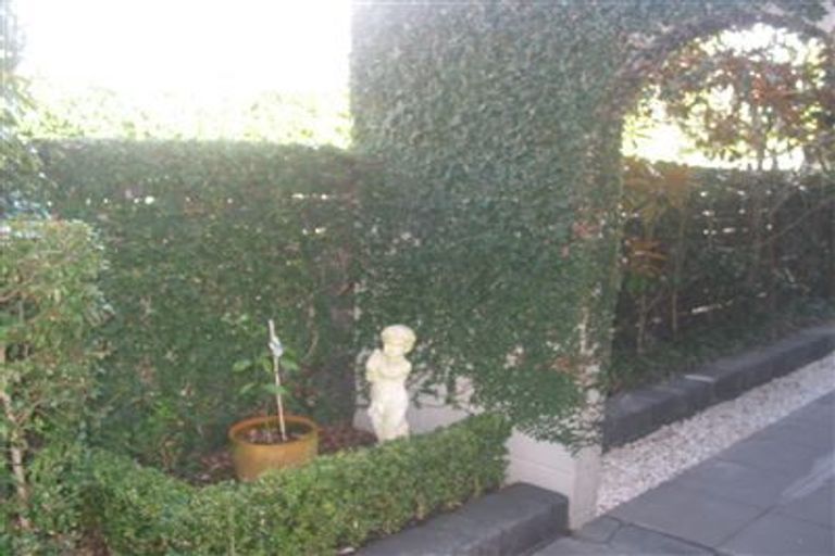 Photo of property in 1/14 Frieston Road, Milford, Auckland, 0620