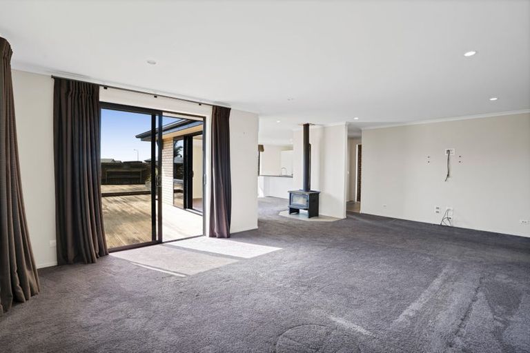 Photo of property in 2 Rawiri Drive, Bell Block, New Plymouth, 4312