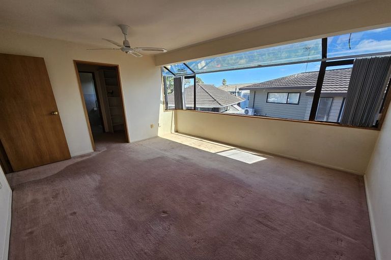 Photo of property in 1/979 Beach Road, Torbay, Auckland, 0630