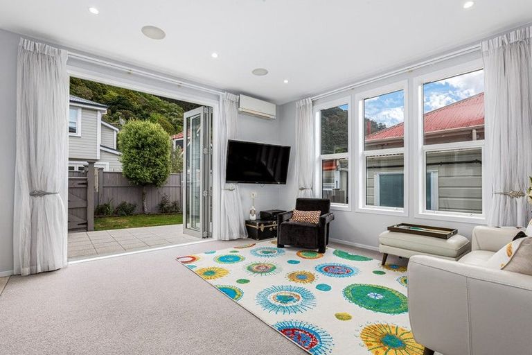 Photo of property in 5a Torless Terrace, Thorndon, Wellington, 6011