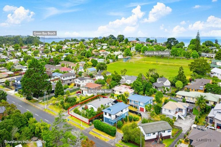 Photo of property in 2/42 Godley Road, Green Bay, Auckland, 0604