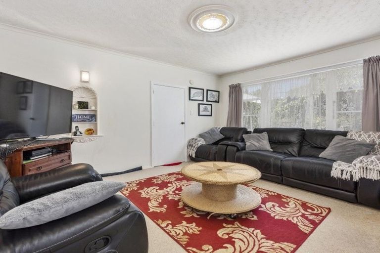 Photo of property in 13 Heretaunga Square, Silverstream, Upper Hutt, 5019