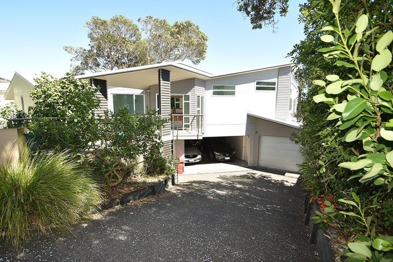 Photo of property in 9 Domain Crescent, Muriwai, Waimauku, 0881