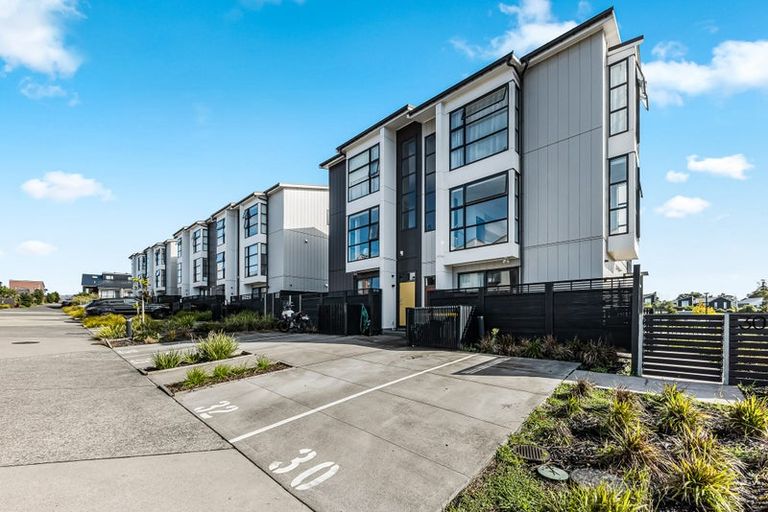 Photo of property in 32 Raranga Lane, Hobsonville, Auckland, 0616