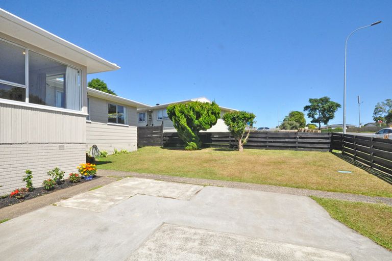 Photo of property in 152 Mahia Road, Wattle Downs, Auckland, 2103