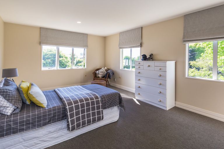 Photo of property in 6 Leabridge Mews, Harewood, Christchurch, 8051