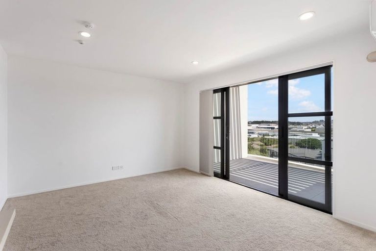 Photo of property in Apollo Apartments, 201/46 Rosedale Road, Rosedale, Auckland, 0632