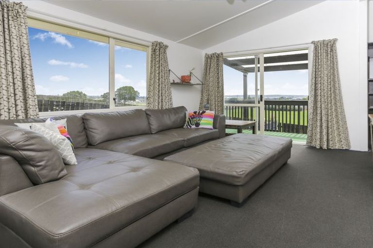 Photo of property in 21 Denarius Lane, Glendene, Auckland, 0602