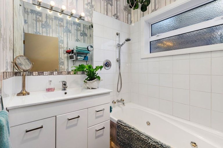 Photo of property in 34 Cavendish Square, Strathmore Park, Wellington, 6022