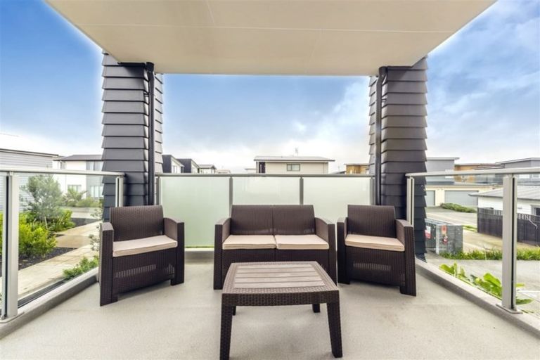 Photo of property in 1/110 Hobsonville Point Road, Hobsonville, Auckland, 0616
