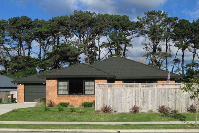 Photo of property in 136 Weggery Drive, Waikanae Beach, Waikanae, 5036