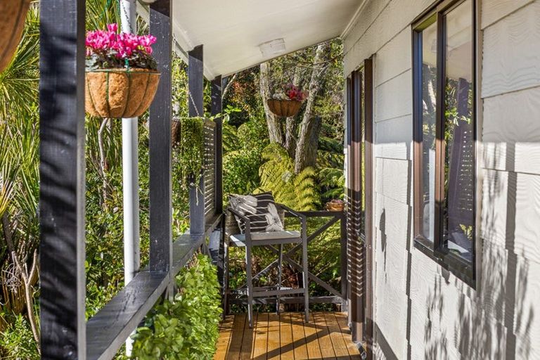 Photo of property in 3/39 Fairmount Road, Titirangi, Auckland, 0604