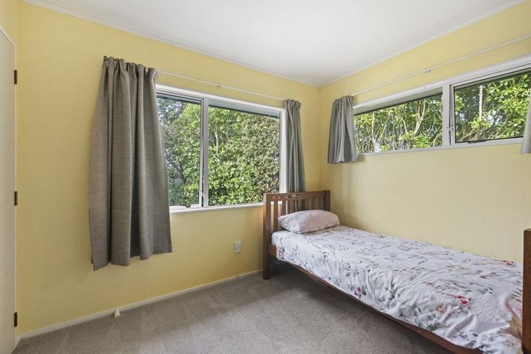 Photo of property in 35 Rifleman Rise, Unsworth Heights, Auckland, 0632