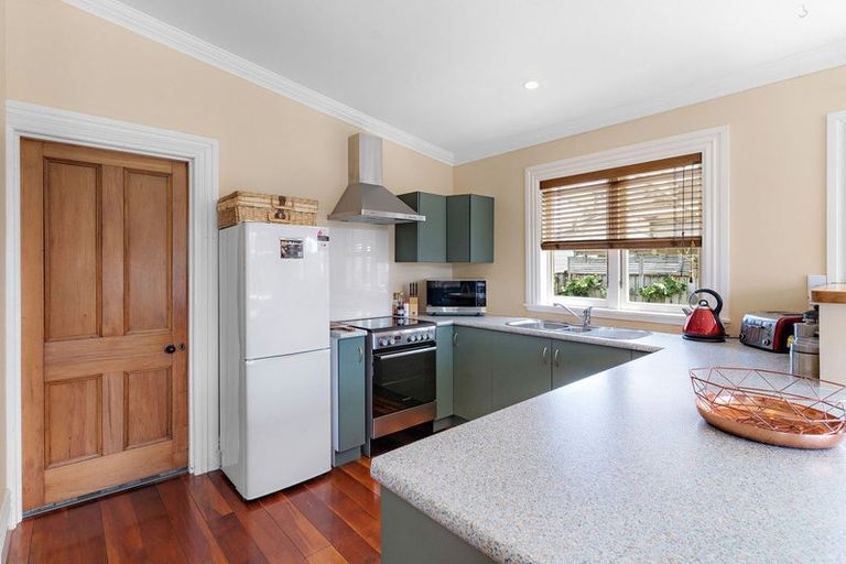 Photo of property in 98 Jellicoe Street, Martinborough, 5711