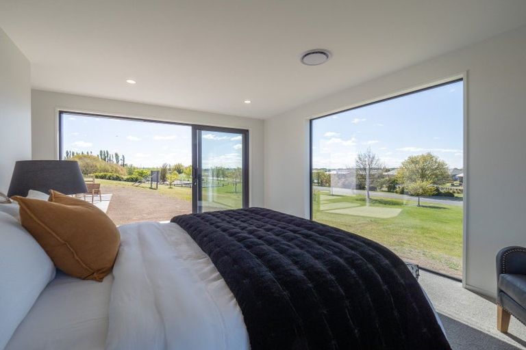 Photo of property in 14 Village Green Drive, Huntingdon, 7774