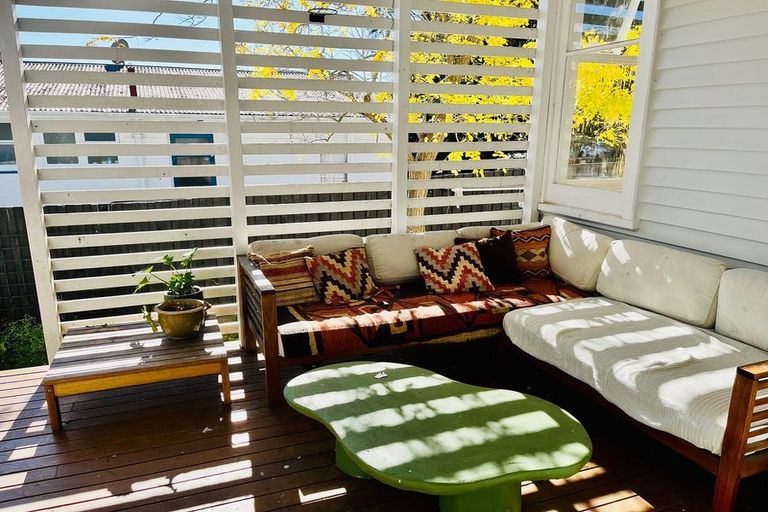 Photo of property in 35 Sullivan Avenue, Mangere Bridge, Auckland, 2022