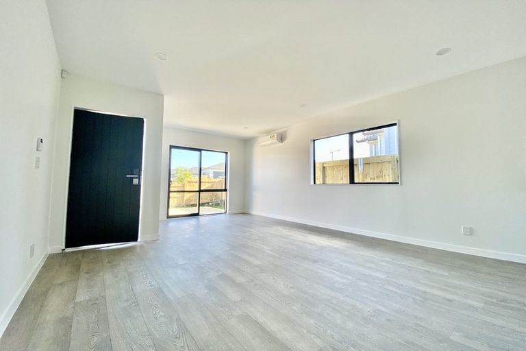 Photo of property in 113 Tiriwa Drive, Massey, Auckland, 0614