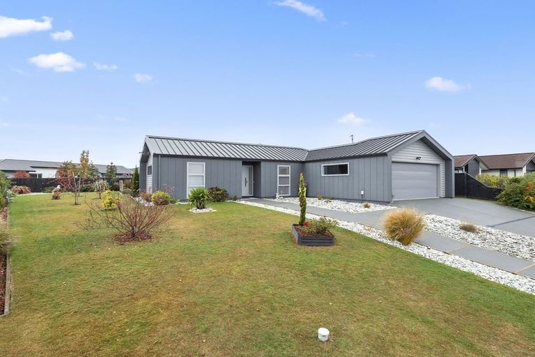 Photo of property in 11 Ben Lomond Drive, Mosgiel, 9024
