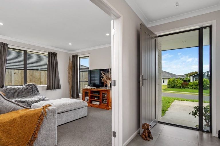 Photo of property in 17 Lakeside Terrace, Omokoroa, 3114
