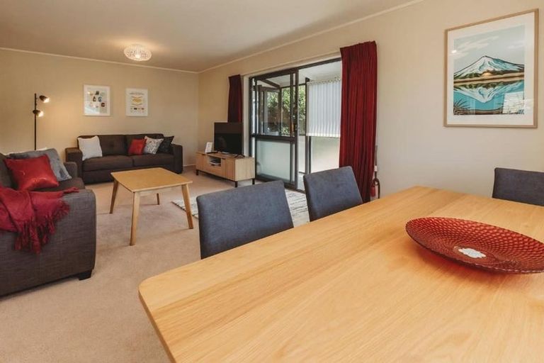 Photo of property in 2/47 Gilbert Street, New Plymouth, 4310