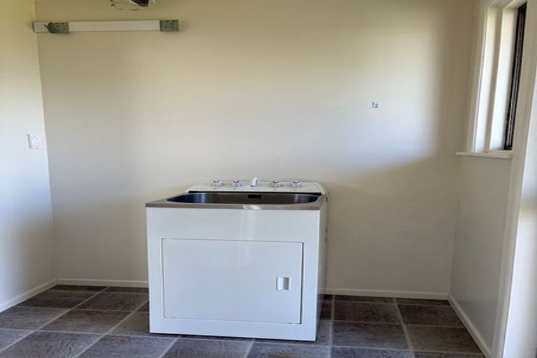 Photo of property in 6 Mountbatten Place, Papakura, 2110