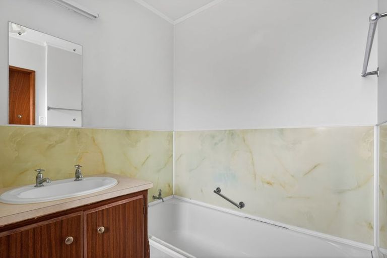 Photo of property in 41 Edgewater Parade, Waiuku, 2123