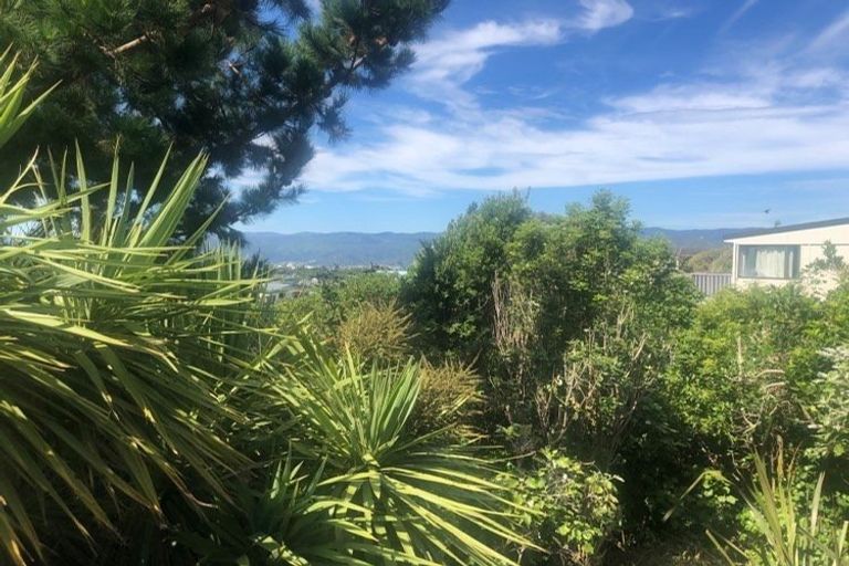 Photo of property in 18 Jasmine Grove, Maungaraki, Lower Hutt, 5010