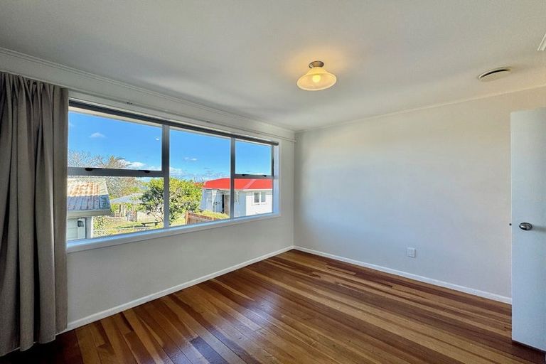 Photo of property in 16 Carole Crescent, Pakuranga, Auckland, 2010