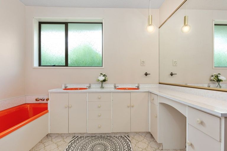 Photo of property in 1/8a Salford Avenue, Redwood, Christchurch, 8051