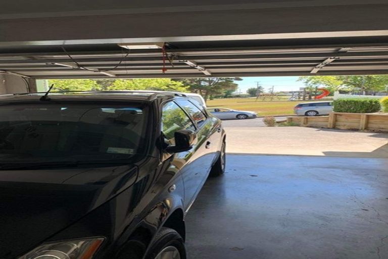 Photo of property in 27 Spargo Road, Massey, Auckland, 0614