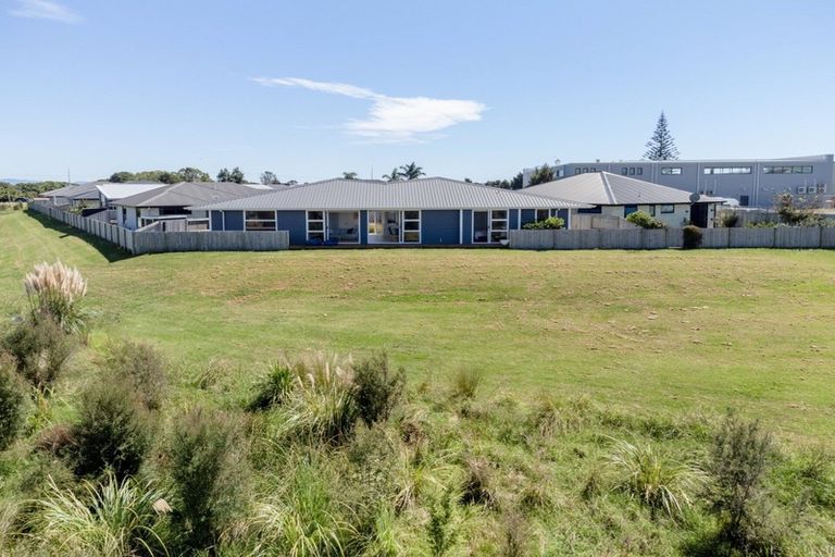 Photo of property in 18 Westhill Lane, Papamoa Beach, Papamoa, 3118