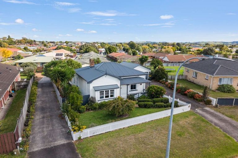 Photo of property in 27 Victoria Avenue, Waiuku, 2123